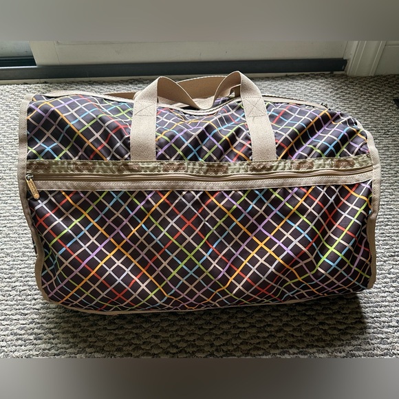 Lesportsac bag | Large Duffle | Brown Plaid Pattern Pockets Zip closure - Picture 1 of 6